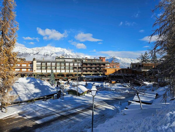 Exterior - Bright studio for 5, south-facing balcony, center of resort (Pra-Loup)