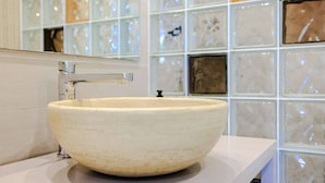 A bathroom with a large, round, beige ceramic sink and a modern faucet. - Marina Rey – 400m from beach, Côte d’Azur vibe (Villeneuve-Loubet)