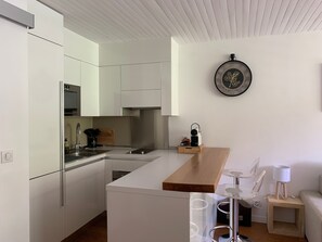 Réfrigérateur, micro-ondes, four, lave-vaisselle