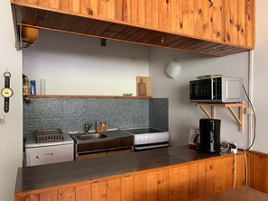 Frigorifero, microonde, macchina per tè/caffè