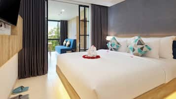 Grand Double or Twin Room, 2 Bedrooms | Desk, laptop workspace, free WiFi, bed sheets