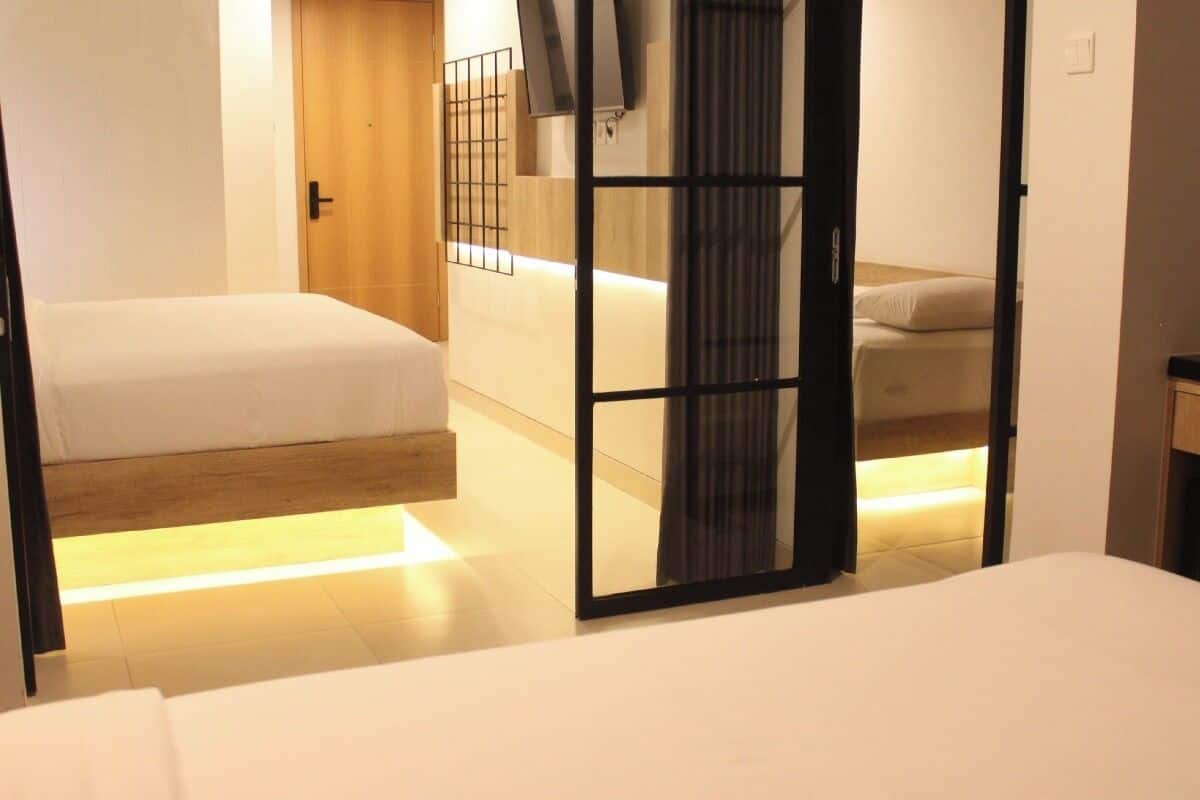 Grand Double or Twin Room, 2 Bedrooms | Desk, laptop workspace, free WiFi, bed sheets