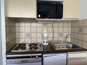 Fridge, microwave, oven, dishwasher - Bright studio for 5 pers. with balcony at Pra-Loup 1500 (Pra-Loup)