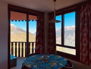 Interior - 2-room apartment for 4, balconies, mountain view, parking (Pra-Loup)