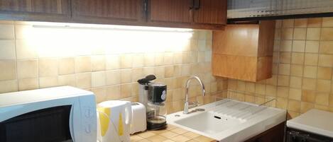 Fridge, microwave, coffee/tea maker, toaster