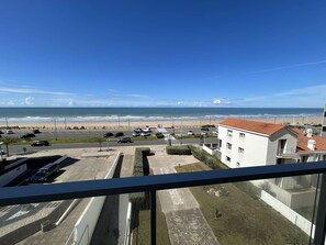Property grounds - 3-Room Apartment, Sleeps 6, Sea View, Large Balcony, Parking, Beachfront (Saint-Jean-de-Monts)