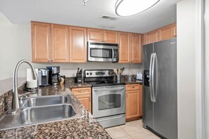 冷蔵庫、電子レンジ、オーブン、コン�ロ