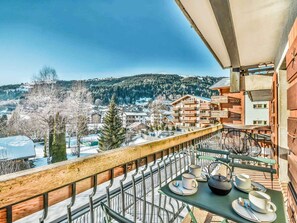 Outdoor dining - Cozy 37m² Apartment - Sleeps 5 - Near Slopes & Center with Fireplace (Les Gets)