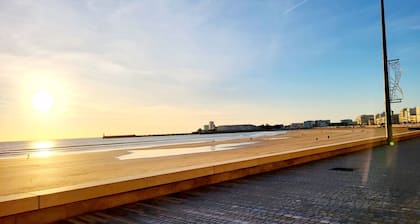 Sur le Remblai T3 Garage, Piscine, Terrasse et la Plage au Pied de la Résidence