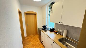 Fridge, stovetop, coffee/tea maker, electric kettle