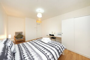 1 bedroom, desk, free WiFi, bed sheets - Balcony-freeparking-centrallocation-familyfriendly (London)