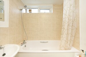 Apartment | Bathroom | Shower, hair dryer, towels