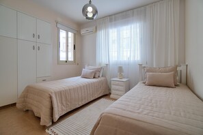 2 bedrooms, iron/ironing board, free WiFi, bed sheets
