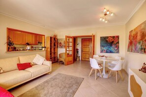 Dining room - Vacation Apartment In Portimao (Portimão)