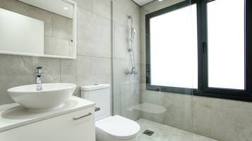 Dusche, Haartrockner, Handtücher