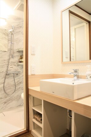 Run of House, Non Smoking | Bathroom | Hair dryer, slippers, towels - Miyahama Grand Hotel (Hatsukaichi)