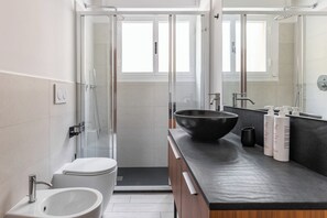 Apartment | Bathroom - Modern apartment in Bologna  (Bologna)