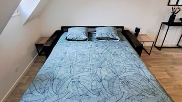 1 bedroom, desk, travel cot, free WiFi