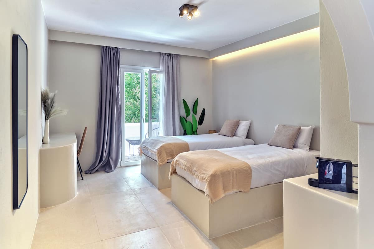 Deluxe Twin Room, Balcony, City View | 1 bedroom, in-room safe, desk, laptop workspace