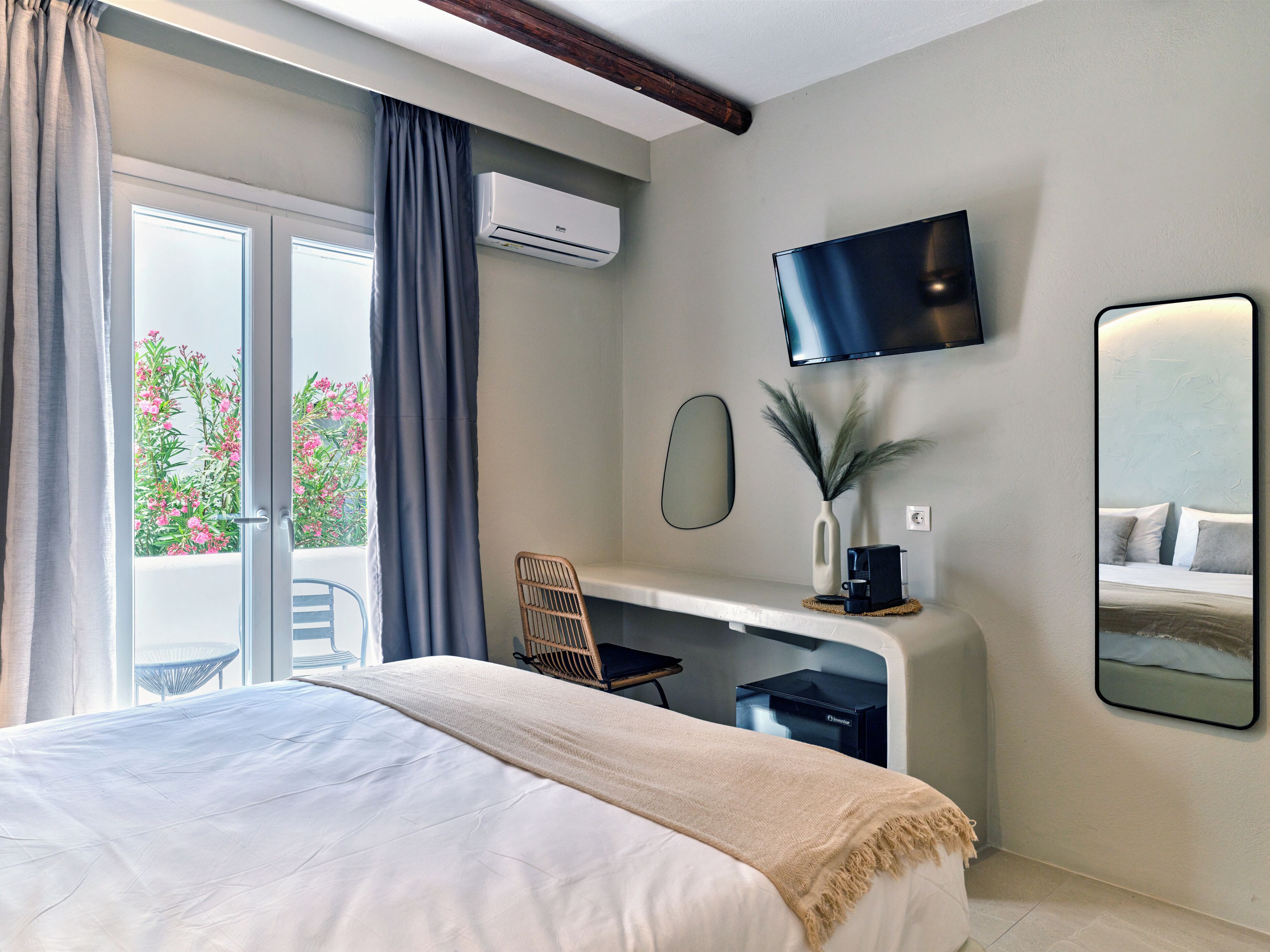 Photo - Paridian Elegant Living