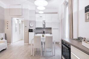 Kühlschrank, Ofen, Herdplatte, Geschirrspüler