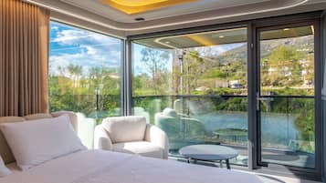 Standard-Suite, Balkon, Flussblick