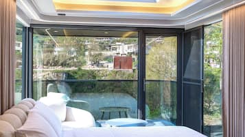 Suite estándar, balcón, vista al río | 1 habitación, muebles diferentes, escritorio y wifi gratis