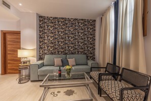 Superior Apartment, 2 Bedrooms | Living area | 46-inch flat-screen TV with digital channels - BIBO SUITES SAN AGUSTIN (Granada)