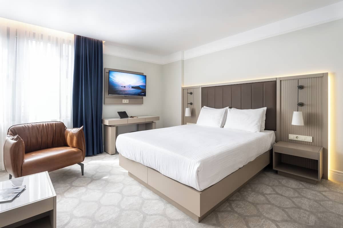 Superior Studio | 1 bedroom, minibar, soundproofing, iron/ironing board