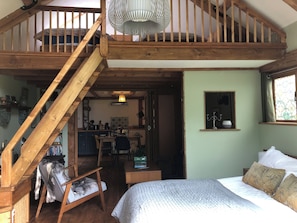 House | 2 bedrooms, desk, iron/ironing board, free WiFi