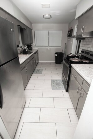 House | Private kitchen | Fridge, microwave, oven, stovetop