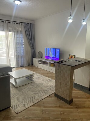 TV - Cozy amazing one bedroom unit Mariam  (Kampala)