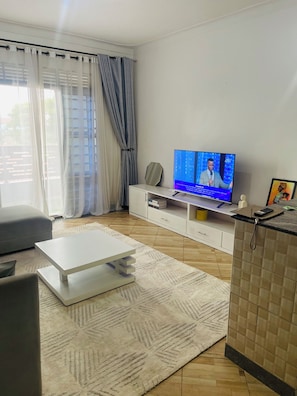 TV - Cozy amazing one bedroom unit Mariam  (Kampala)