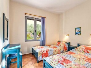 3 bedrooms, iron/ironing board, WiFi, bed sheets