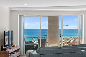 Living area - Apartment R311 - smart, stylish apartment in resort complex (Scarborough)