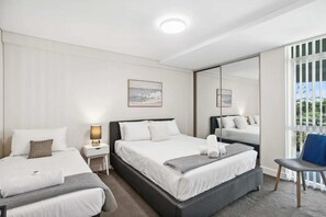2 bedrooms, iron/ironing board, WiFi, bed sheets - Apartment R311 - smart, stylish apartment in resort complex (Scarborough)