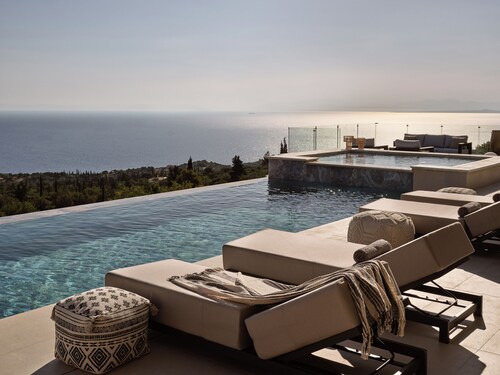 Elpida Luxury Villa, with Infinity Pool & Jacuzzi