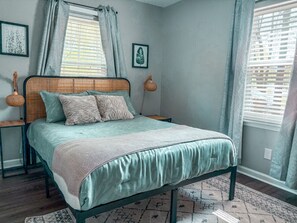 3 bedrooms, desk, iron/ironing board, free WiFi