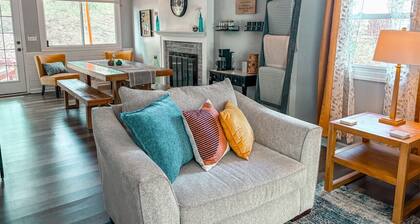 Pet-Friendly 1-Level Retreat: 40% Off Monthly Stays!