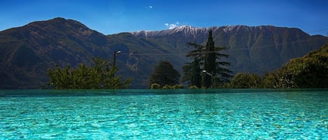 حمّام سباحة خارجي