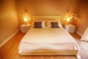 3 Schlafzimmer, Schreibtisch, Bügeleisen/Bügelbrett, Reisekinderbett