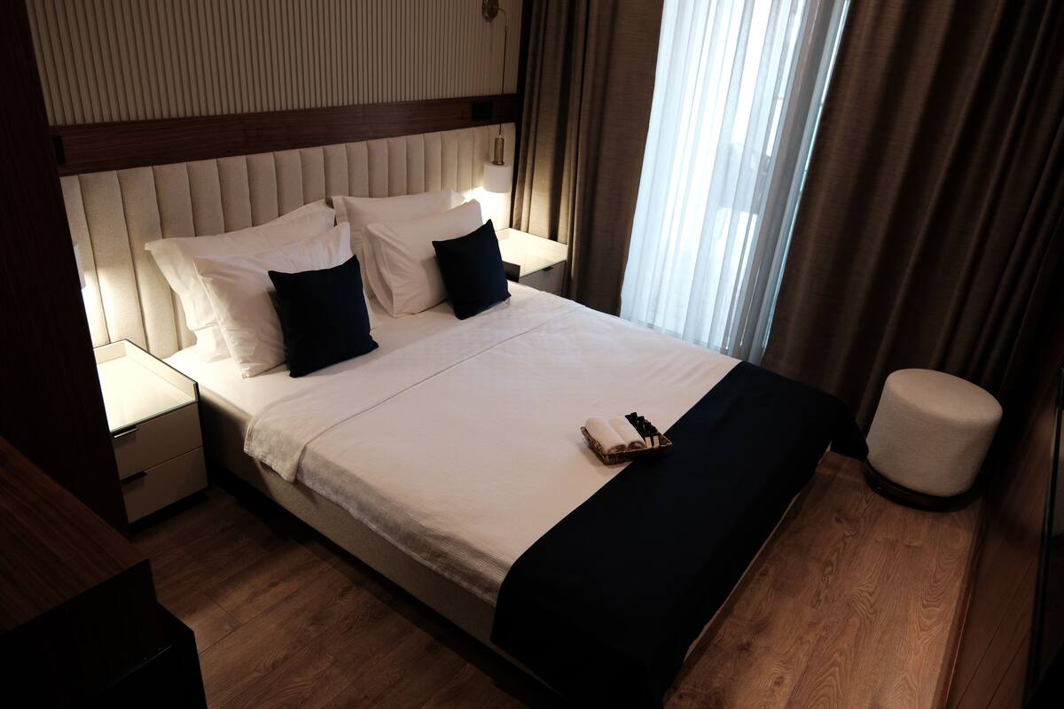 Standard Room, 1 Double Bed, Pool View | Minibar, iron/ironing board (on request), WiFi (free), bed sheets