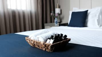 Standard Room, Garden View | Minibar, iron/ironing board, free WiFi, bed sheets