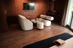 Luxury-Zimmer, Whirlpool | Minibar, Bügeleisen/Bügelbrett, kostenloses WLAN, Bettwäsche