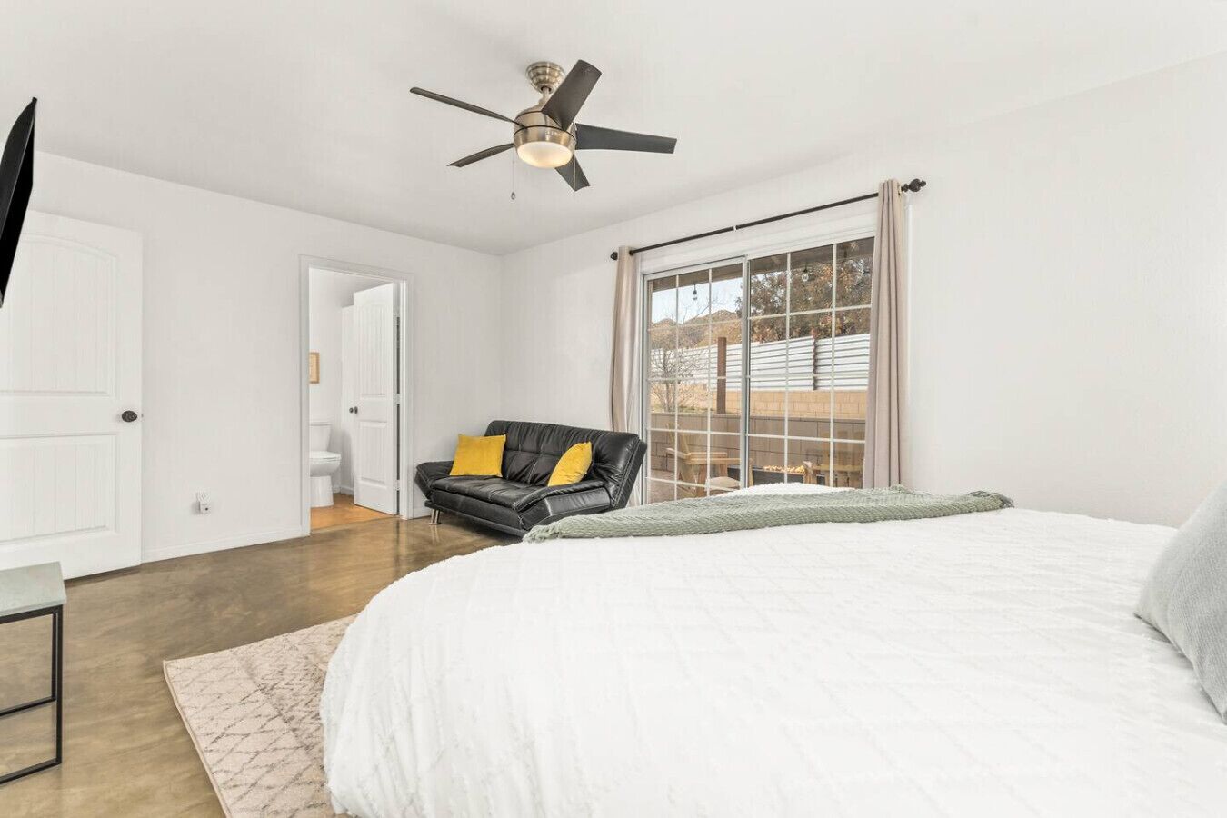 3 bedrooms, desk, travel crib, free WiFi