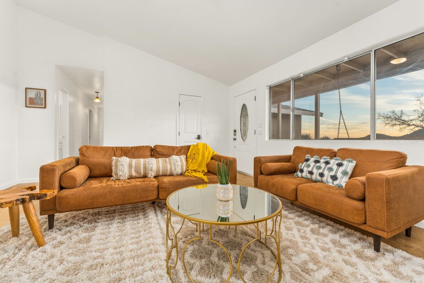 Smart TV, fireplace, books, stereo