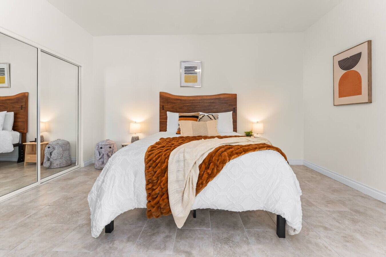 3 sovrum, skrivbord, strykjärn/strykbräda och resesäng