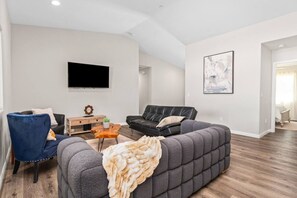 Smart TV - The Desert Star • Pool • Spa • Joshua Tree views. (Yucca Valley)