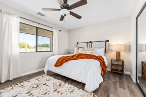 3 bedrooms, desk, iron/ironing board, travel crib - The Desert Star • Pool • Spa • Joshua Tree views. (Yucca Valley)