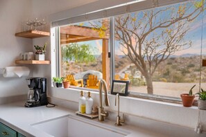 Interior - The Eagle Mountain / 360° Sunsets & Sunrises views (Yucca Valley)